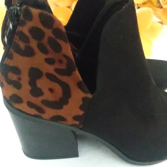 JESSICA CARLYLE LEOPARD STACKED BLOCK HEEL ANKLE BOOTIES SIZE 8.5 NWOT - Picture 5 of 11